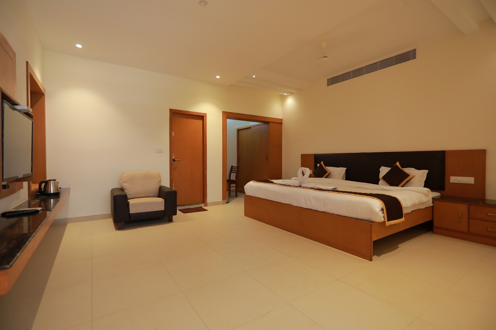 230103040122_super_deluxe