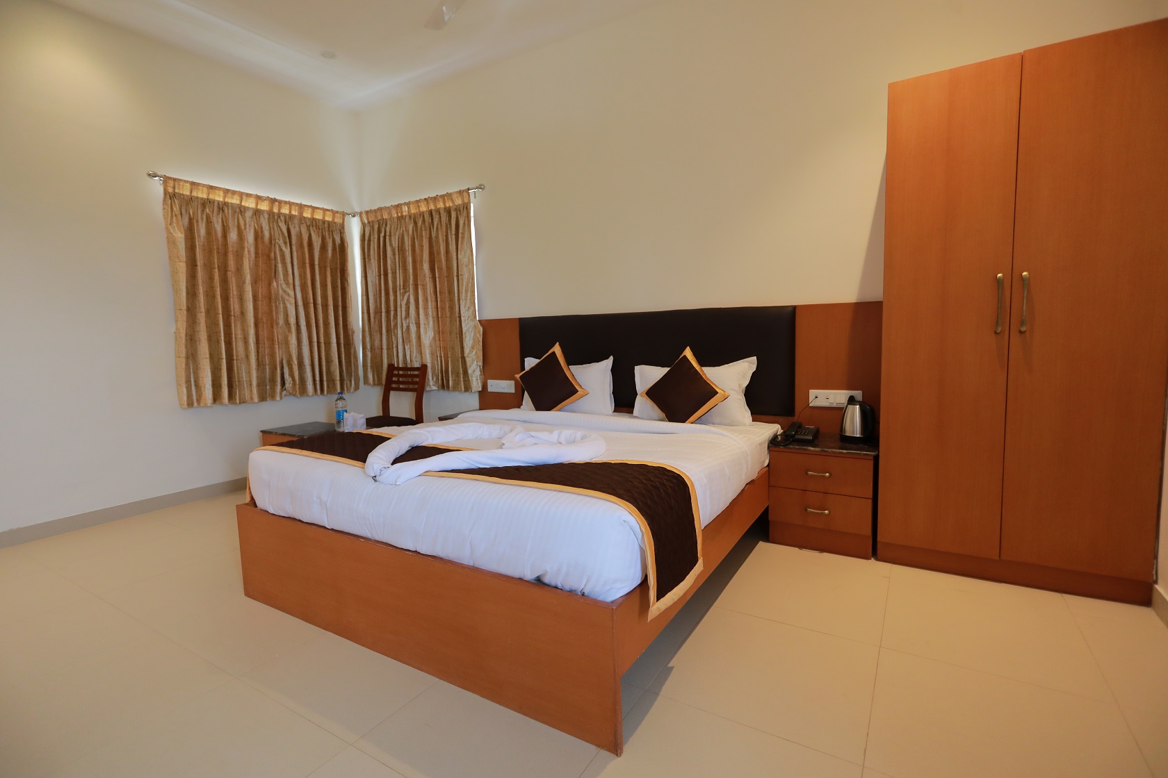 230103040133_suite_room