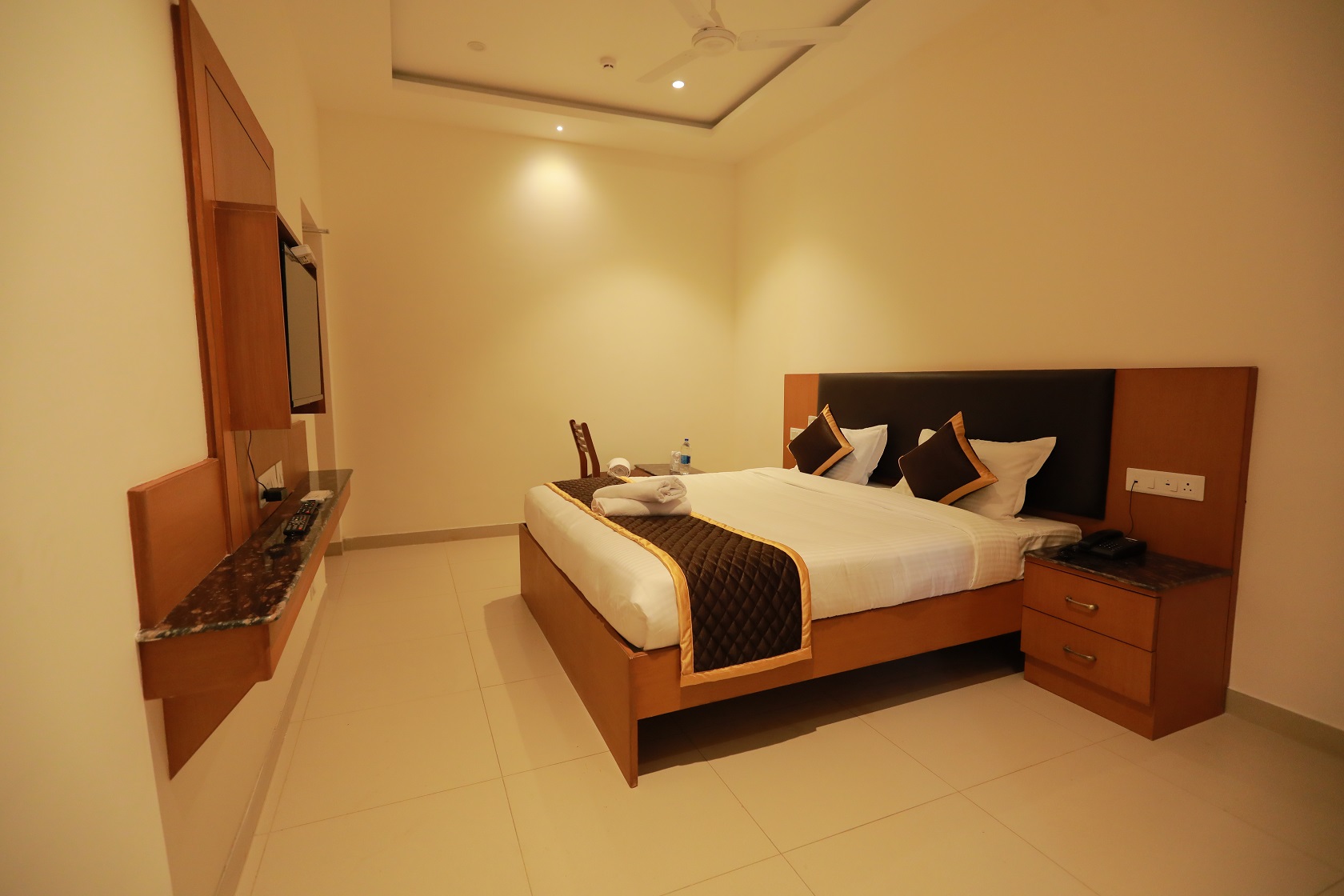 230105120145_deluxe_room