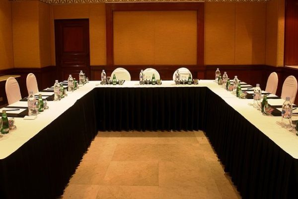 230104110102_conference_hall